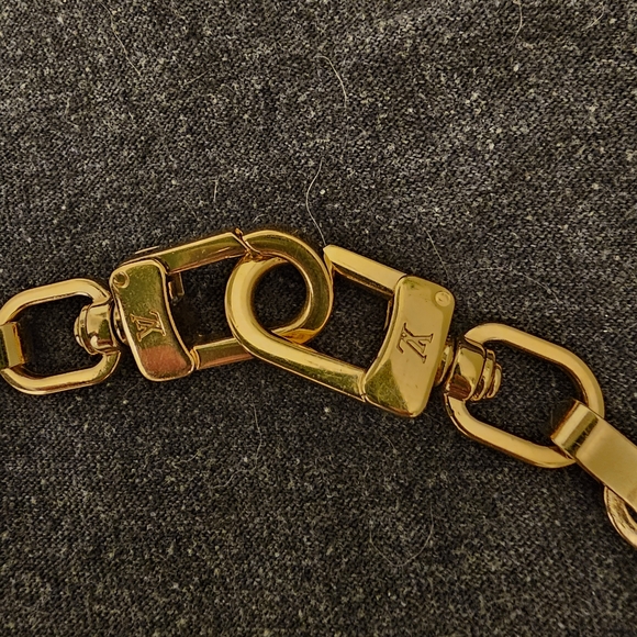 Louis Vuitton Elegant Gold Chain Necklace / Bag Charm - Picture 3 of 3
